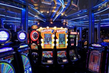 Live dealer hosting a Teen Patti table on mataharibet